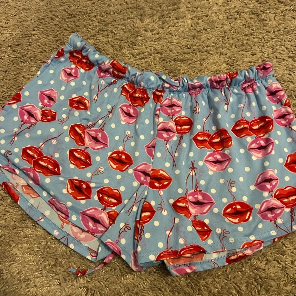 BLUE Valentines Day Kisses 💋 Blue Collared Short Sleeve Shorts Women’s PJ Set - Picture 5 of 6